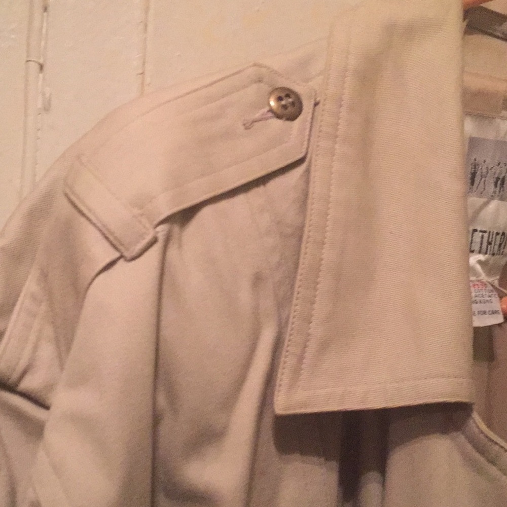 Trench Coat... - Picture 5 of 8